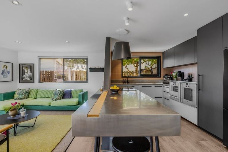 Photo of property in 13 Aeolus Place, Wanaka, 9305