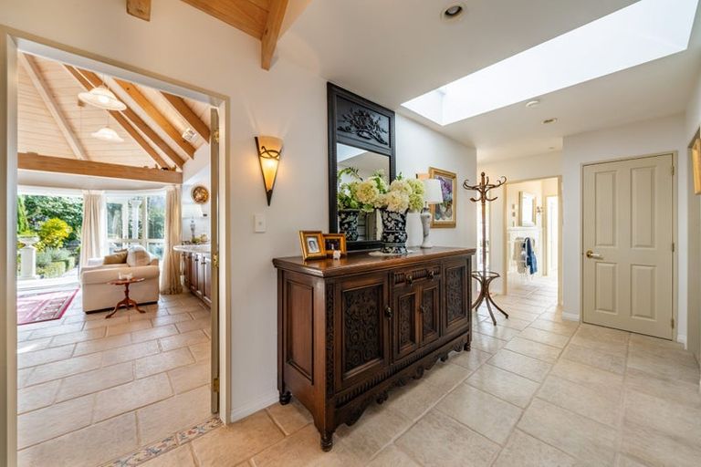 Photo of property in 1 Oakmont, Heretaunga, Upper Hutt, 5018