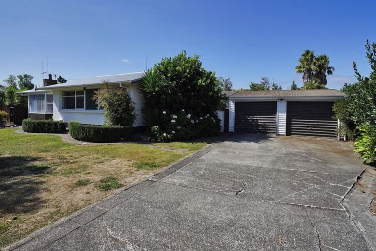 Photo of property in 42 Pulham Crescent, Queenwood, Hamilton, 3210