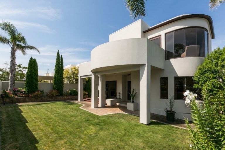 Photo of property in 5 Gladstone Road, Bluff Hill, Napier, 4110