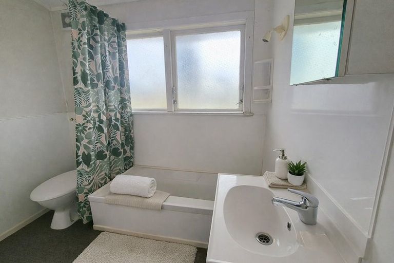 Photo of property in 2/312 Massey Road, Mangere East, Auckland, 2024