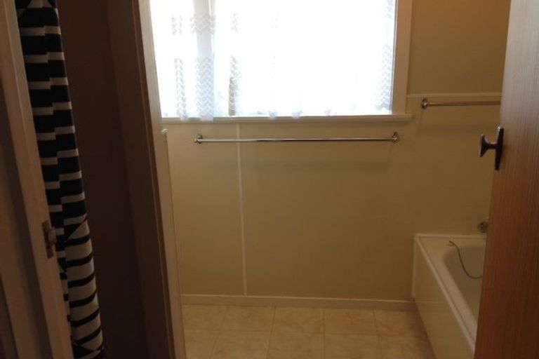 Photo of property in 1/32 Kowhai Road, Campbells Bay, Auckland, 0630