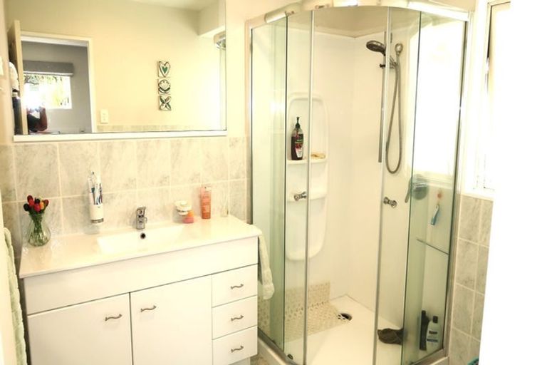 Photo of property in 3 Grovenor Drive, Orewa, 0931