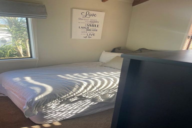 Photo of property in 2/166 Rangatira Road, Beach Haven, Auckland, 0626