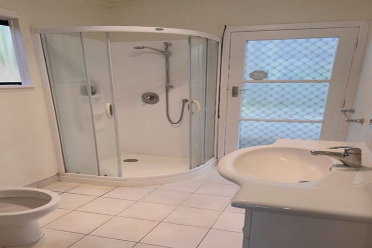 Photo of property in 41 Forrest Hill Road, Milford, Auckland, 0620