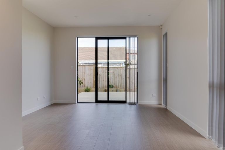 Photo of property in 7/21 Akoranga Drive, Northcote, Auckland, 0627