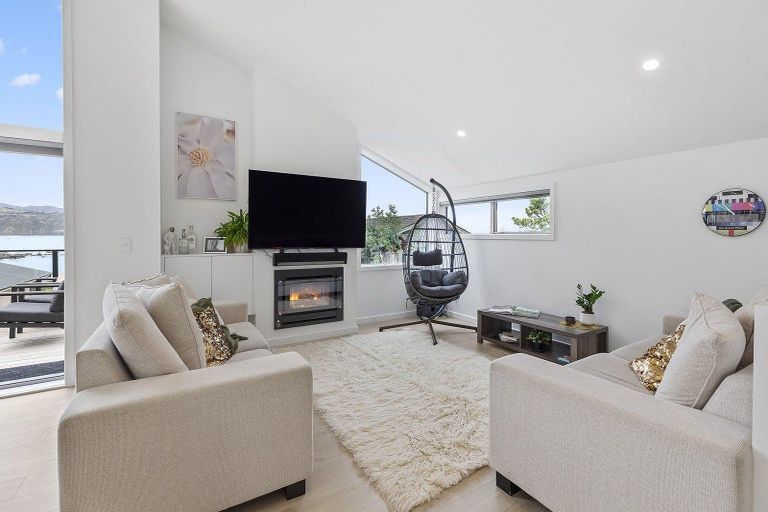 Photo of property in 111a Breaker Bay Road, Breaker Bay, Wellington, 6022