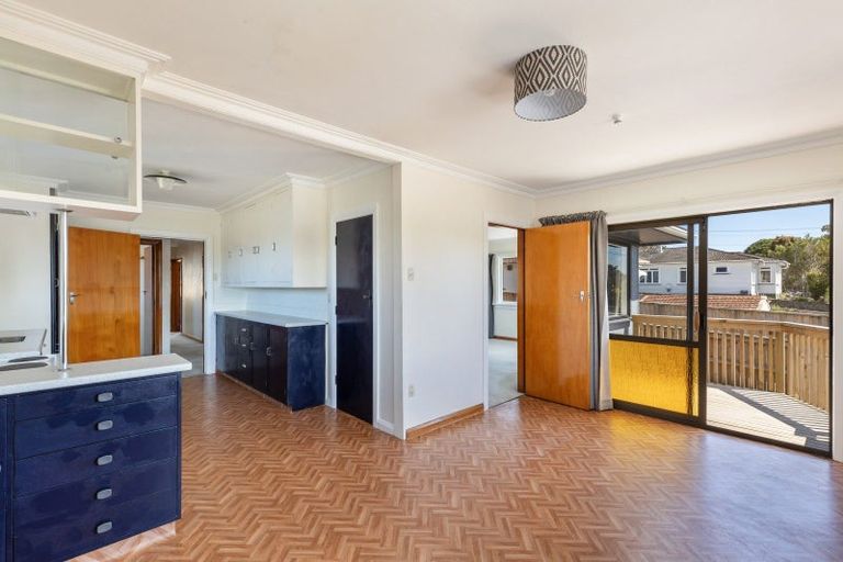 Photo of property in 110 Seaview Road, Westown, New Plymouth, 4310