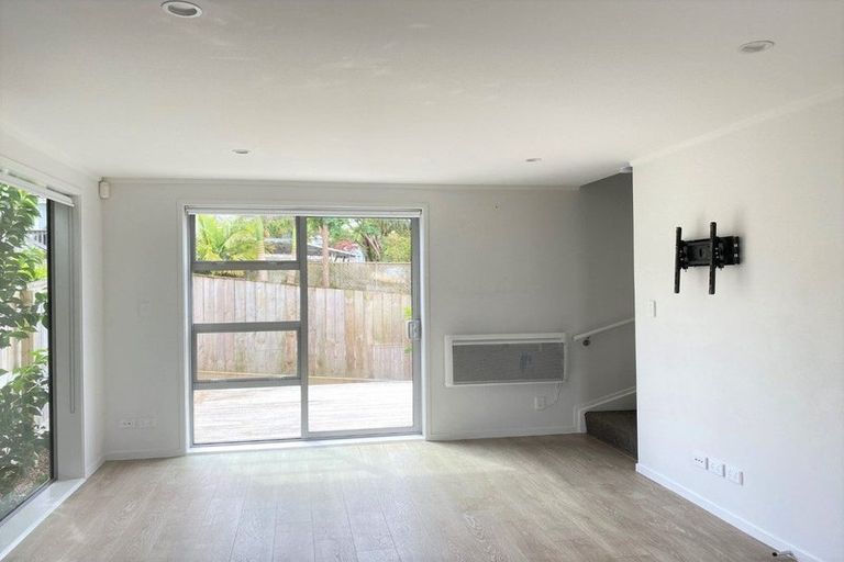 Photo of property in 1 Kaneke Place, Glen Eden, Auckland, 0602