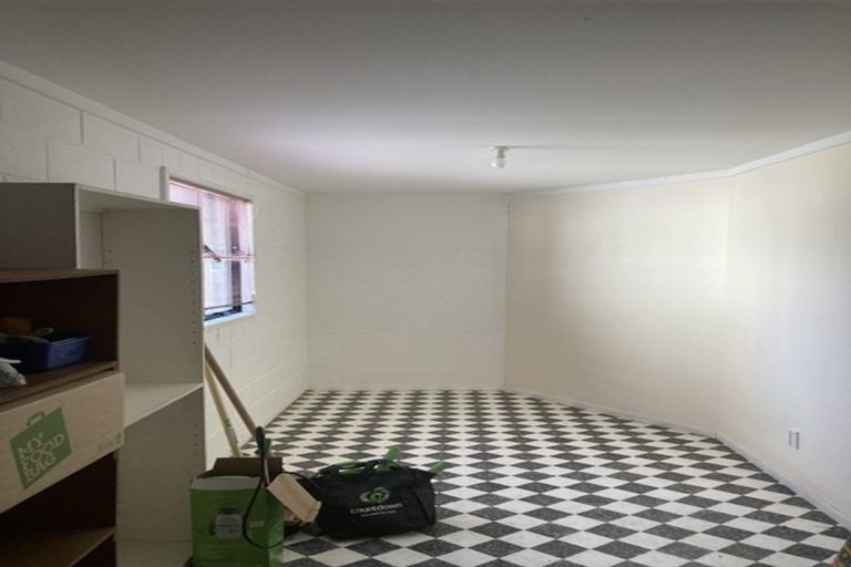 Photo of property in 18 Melrose Road, Island Bay, Wellington, 6023