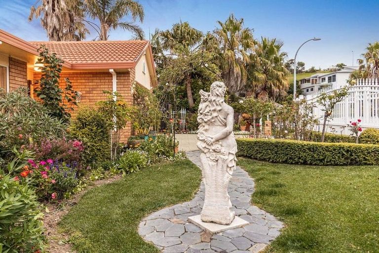 Photo of property in 4 Astor Place, Orewa, 0931