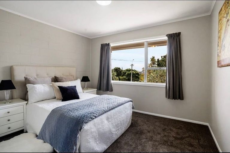 Photo of property in 3/68 Rua Road, Glen Eden, Auckland, 0602