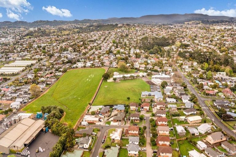 Photo of property in 9 Neesons Way, Glendene, Auckland, 0602