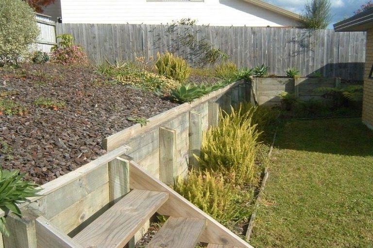 Photo of property in 4 Parkcrest Drive, Henderson, Auckland, 0612