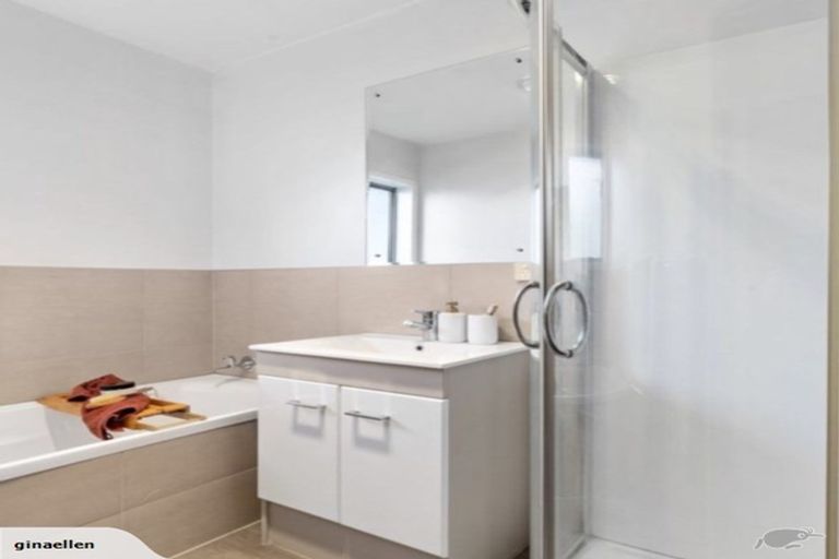 Photo of property in 2/15 Latham Avenue, Pakuranga, Auckland, 2010