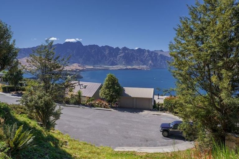 Photo of property in 19 Caples Place, Fernhill, Queenstown, 9300