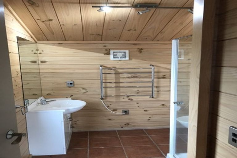 Photo of property in 8a Riverstone Drive, Riverstone Terraces, Upper Hutt, 5018