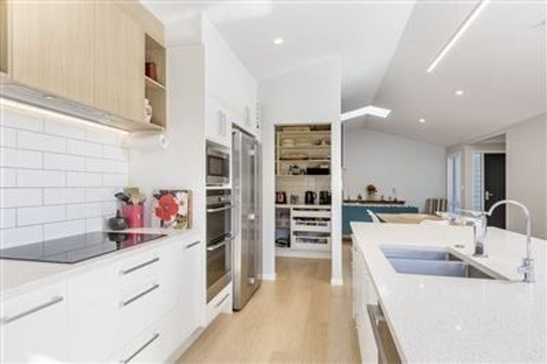 Photo of property in 16 Trevally Place, Snells Beach, 0920