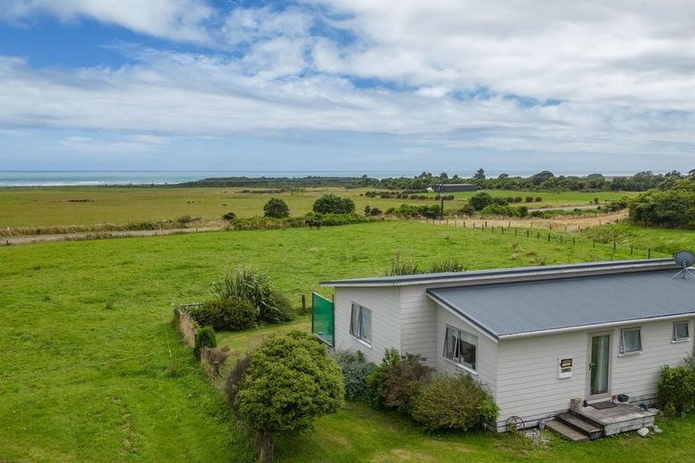 Photo of property in 5 Prospector Place, Barrytown, Runanga, 7873