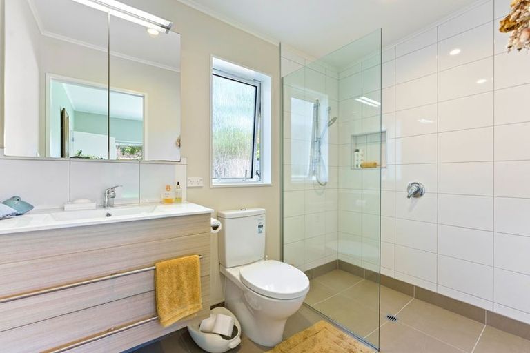 Photo of property in 16 Sunny Glen, Waikanae, 5036