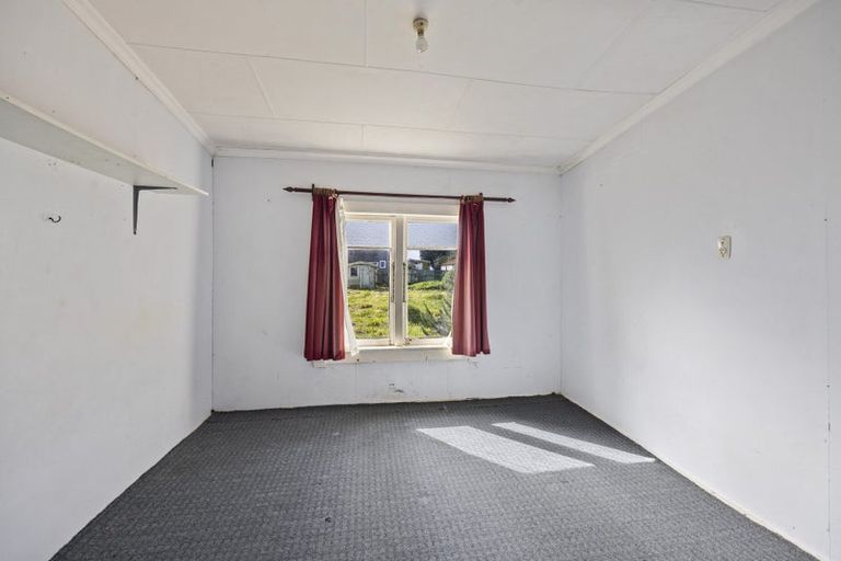 Photo of property in 11 Riemenschneider Street, Manaia, 4612