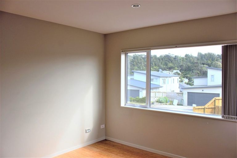 Photo of property in 76a Tamahere Drive, Glenfield, Auckland, 0629