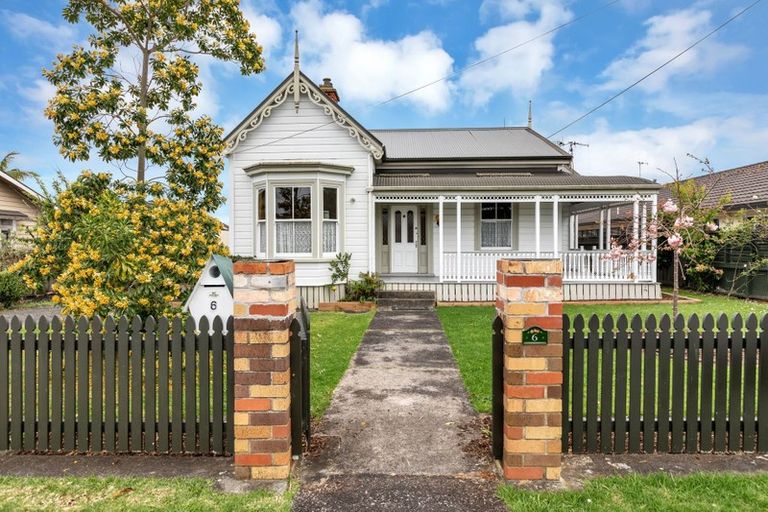Photo of property in 6 Shortland Street, Regent, Whangarei, 0112