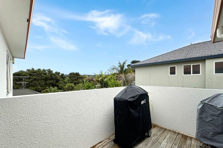 Photo of property in 2/15 Stephanie Close, Glenfield, Auckland, 0629