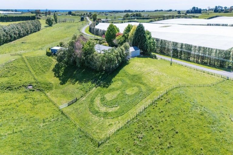 Photo of property in 154 Ohinepanea Road, Pukehina, Te Puke, 3186