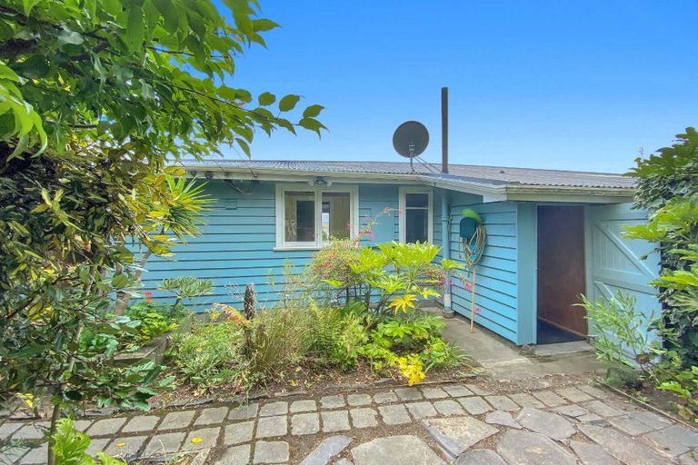 Photo of property in 1 Menlo Terrace, Mount Pleasant, Christchurch, 8081