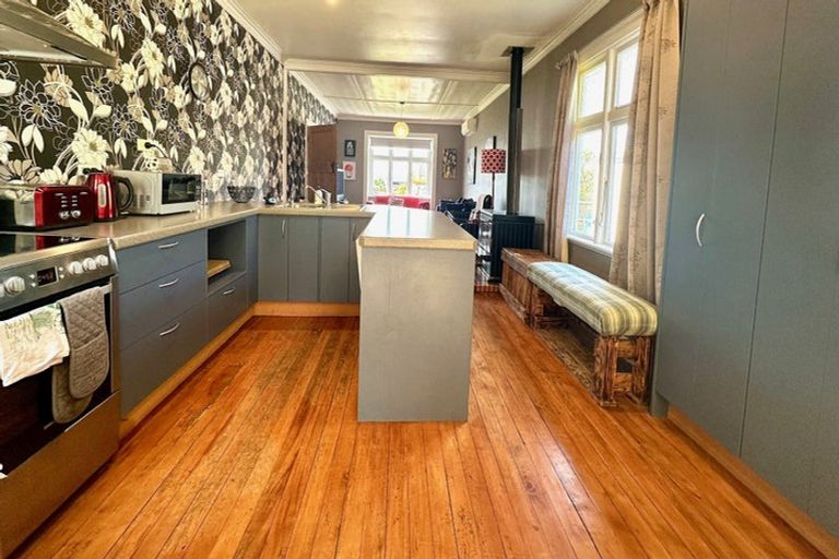 Photo of property in 14 Moana Street, Kaka Point, 9271