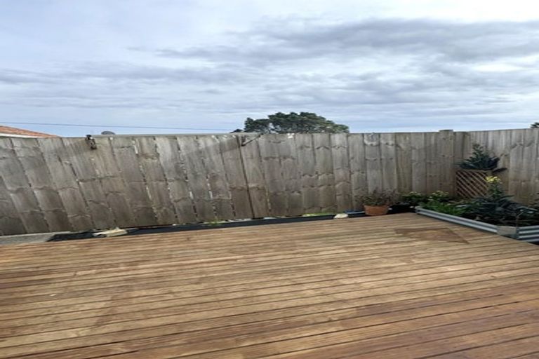 Photo of property in 27c Sunnyside Road, Sunnyvale, Auckland, 0612