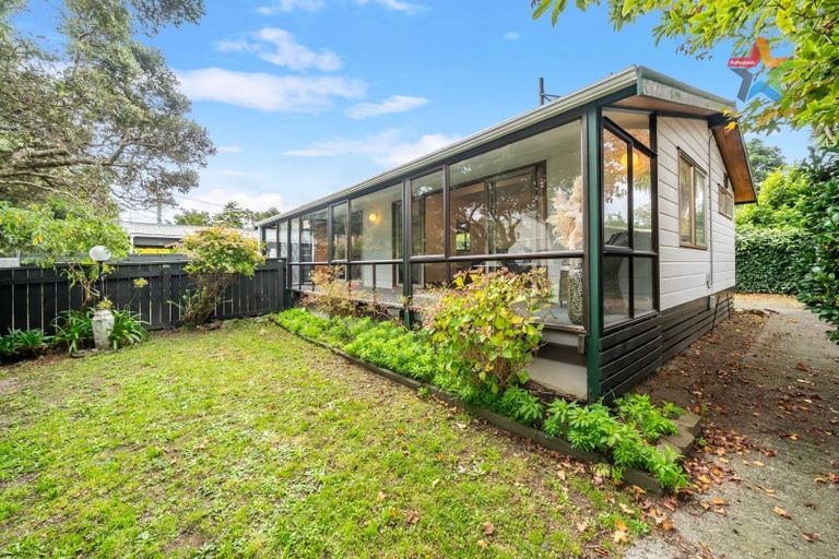 Photo of property in 106 Cambridge Terrace, Fairfield, Lower Hutt, 5011