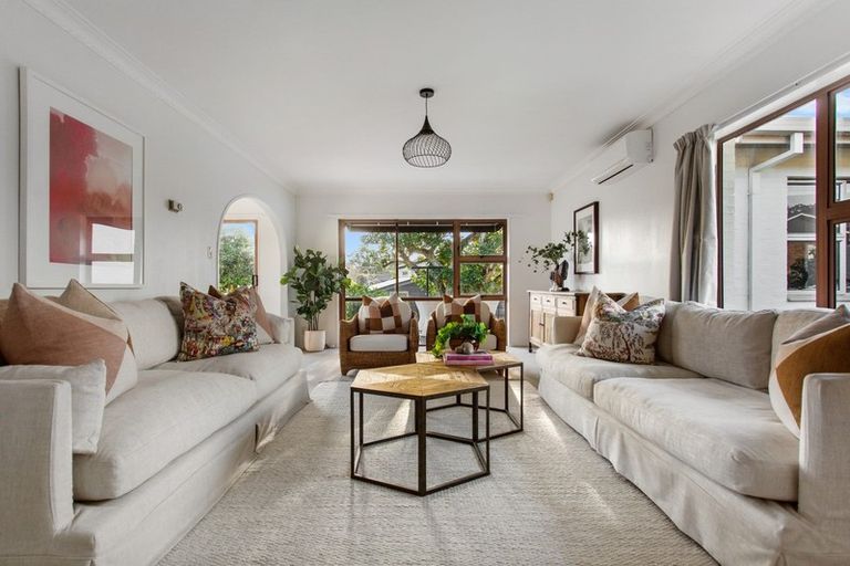 Photo of property in 15c Aratonga Avenue, Greenlane, Auckland, 1051