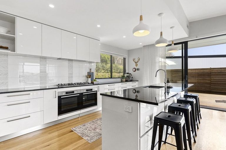 Photo of property in 7/2a Montrose Place, Highlands Park, New Plymouth, 4312