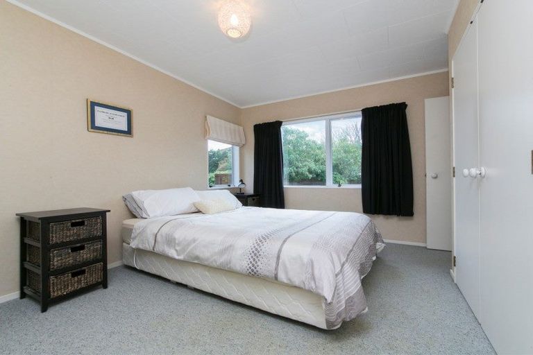 Photo of property in 102 Boord Crescent, Kumeu, 0891