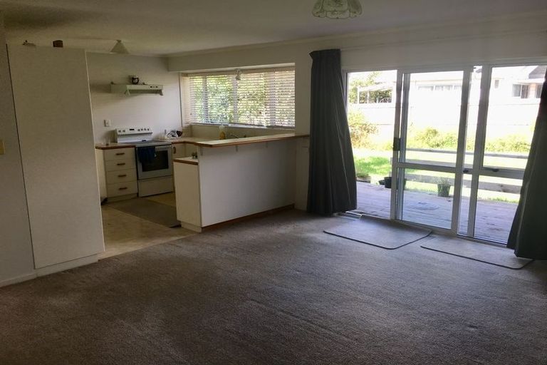 Photo of property in 3 Lochend Place, Highland Park, Auckland, 2010