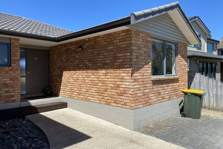 Photo of property in 65 Rising Parade, Fairview Heights, Auckland, 0632