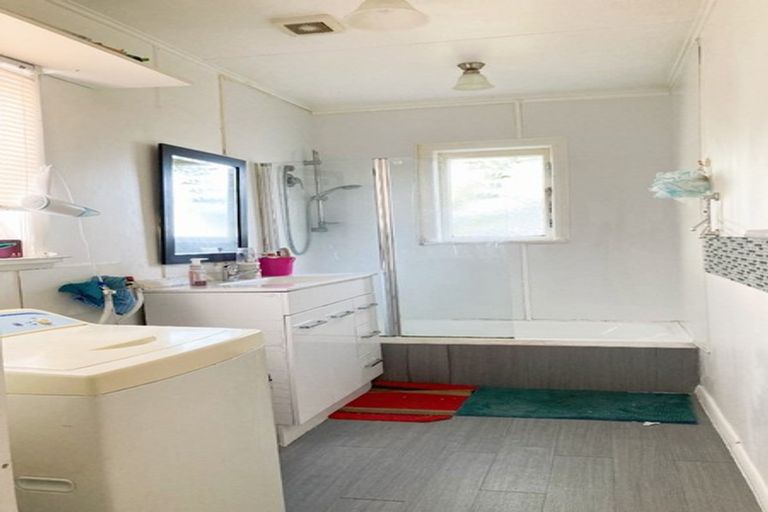 Photo of property in 70 Forest Hill Road, Henderson, Auckland, 0612