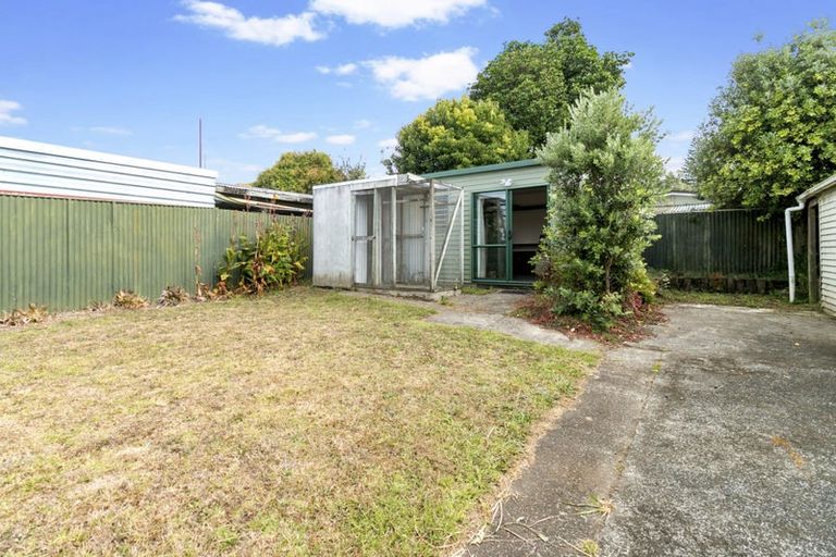 Photo of property in 16 Koru Street, Mangere Bridge, Auckland, 2022