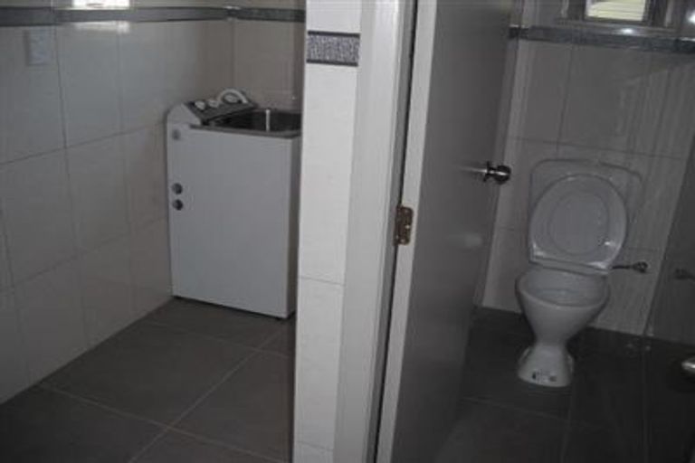 Photo of property in 24 Sutton Crescent, Papakura, 2110