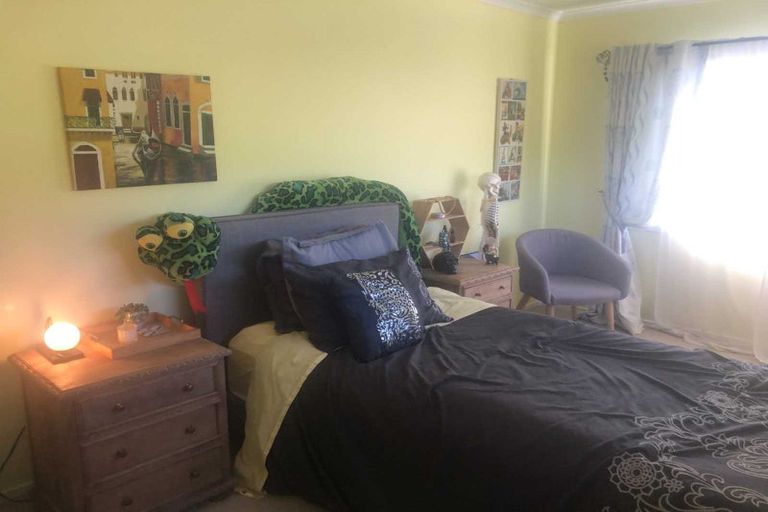 Photo of property in 2 Te Ara Karoiroa Road, Hurford, New Plymouth, 4374