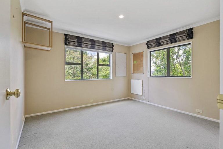 Photo of property in 8a Williams Terrace, Fitzherbert, Palmerston North, 4410