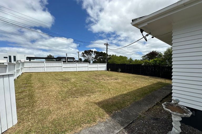 Photo of property in 1/99 Rangatira Road, Beach Haven, Auckland, 0626