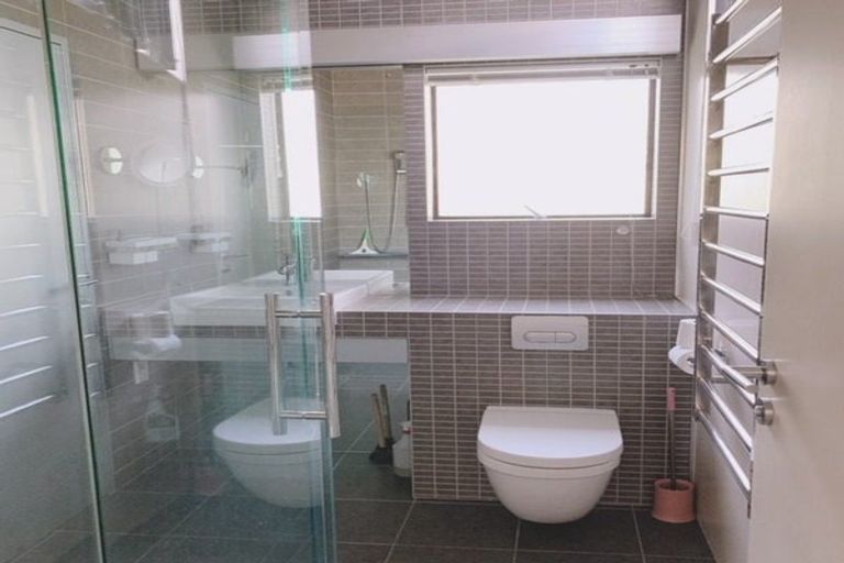 Photo of property in 5 Telephone Road, Birkenhead, Auckland, 0626