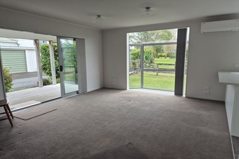 Photo of property in 18 Koraha Road, Kumeu, 0892
