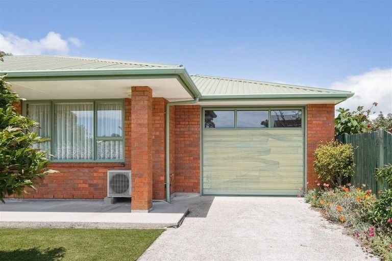 Photo of property in 34 Henley Street, Westport, 7825