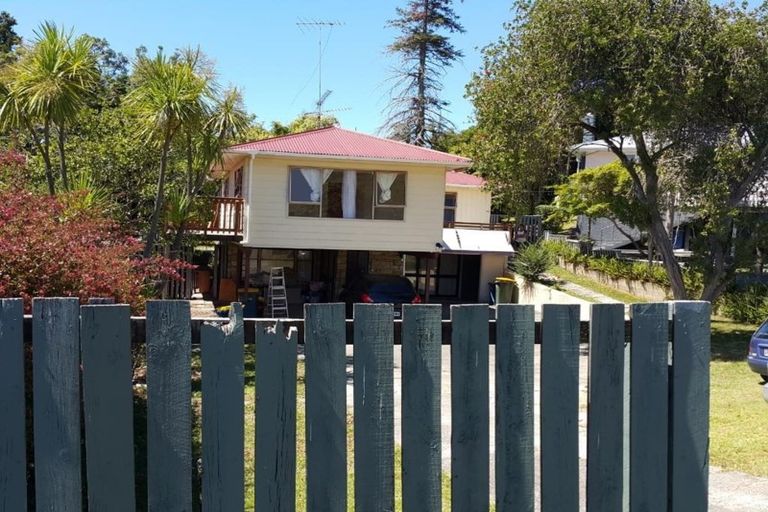 Photo of property in 15 Ellice Road, Totara Vale, Auckland, 0629