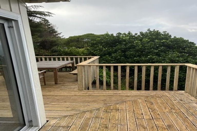 Photo of property in 7 Glenville Road, Karaka Bays, Wellington, 6022