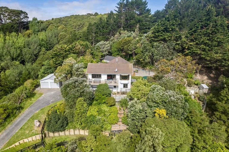 Photo of property in 104 Airlie Road, Plimmerton, Porirua, 5026